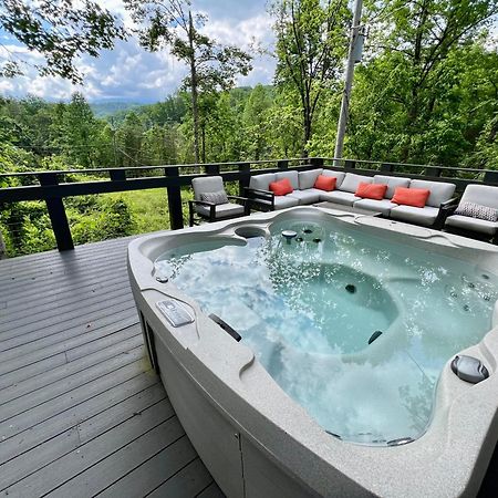 Experience Luxury At Smoky Mountain Hideaway, Just 5 Miles From Downtown Gatlinburg Villa Exterior photo